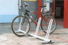 uzam�eno za r�m k pevn� konzole